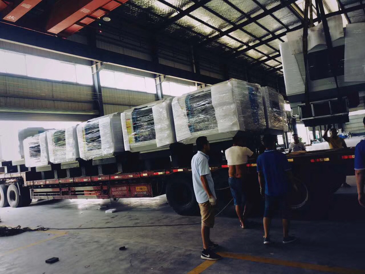 2018深雕數(shù)控迎來第二批玻璃精雕機，雙頭精雕機緊張出貨，得到客戶的高度認可。